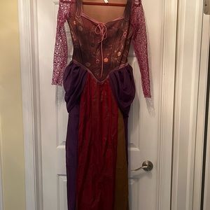 Sarah Sanderson Costume